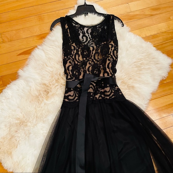 NEW Stunning Black Lace Dress - Picture 9 of 15